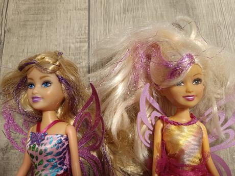 Bábiky s krídlami na šatách,