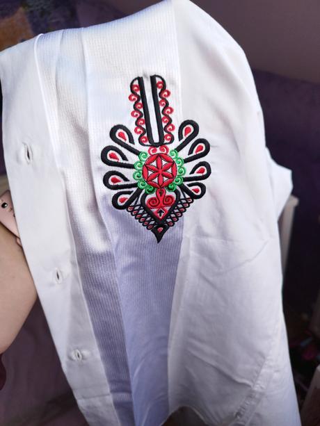 Krojova biela košeľa, 39