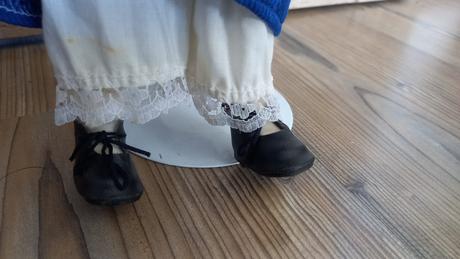 Keramicka babika so stojanom - modre saty, 