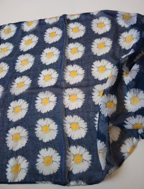 Šál s margarétkami, 