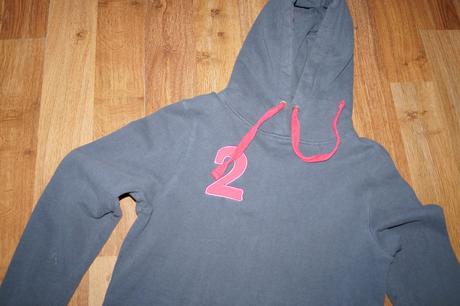 Šedá mikina s čislom 2, m