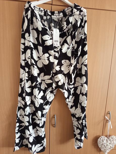 Čiernobiely kostym, f&f,44