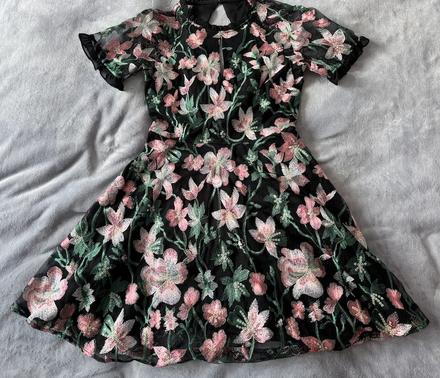 Kensie kvetinové mini šaty, s