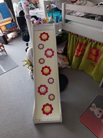 Šmykľavka z masívu smrek s motívom kvietky, šírka (cm): 40,dĺžka (cm): 170