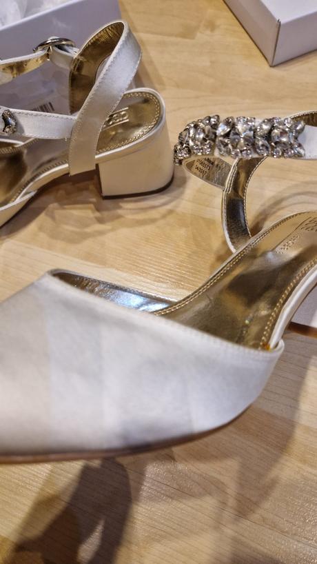 Svadobné/ spoločenské, 41