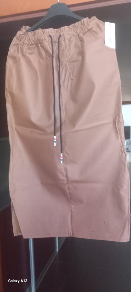 Koženkova sukňa, 46