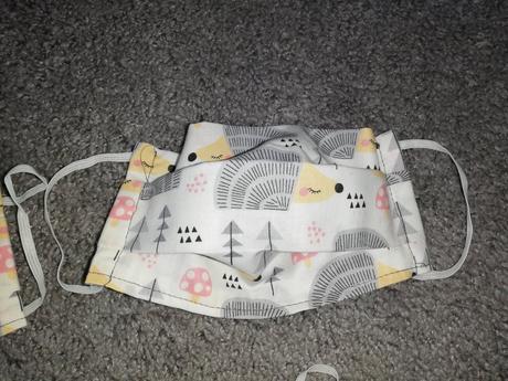 Rúško pre dospelých vzor ježko, 