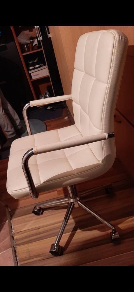 Koženková otočná kancelárska stolička, 