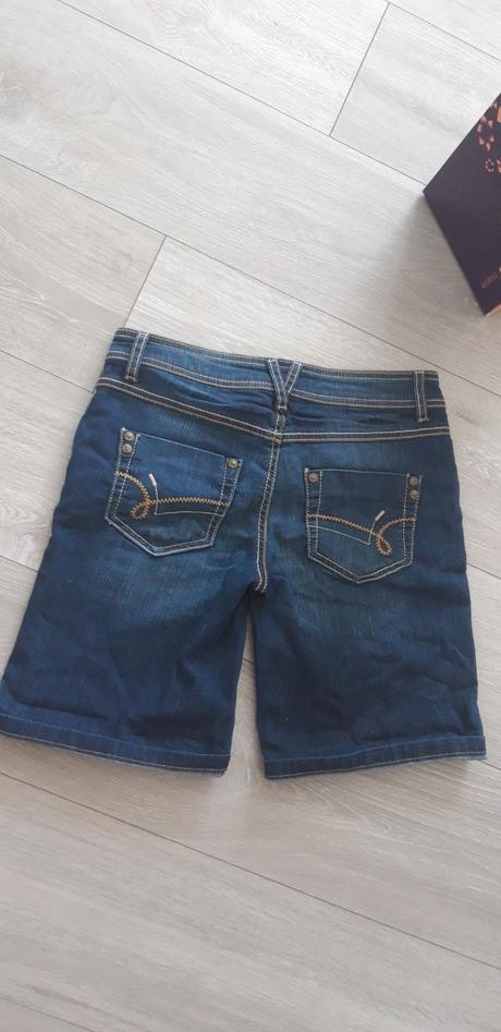 Bermudy 36, yessica,34