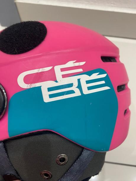 Detská lyžiarska prilba zn. cébé, 