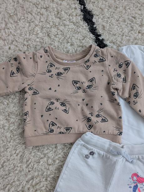 Mikina, tepláčiky a nátelník, 74