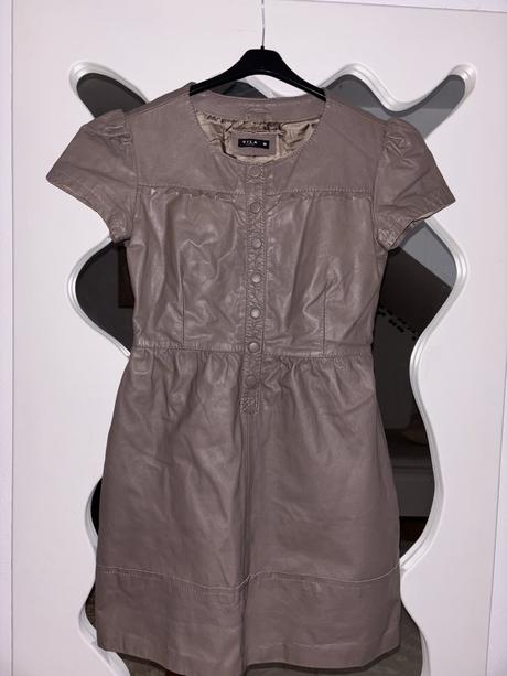 Koženkové šaty vila, m