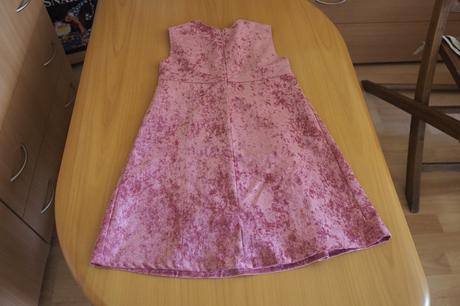 Dievčenské šaty bez rukávov, 122