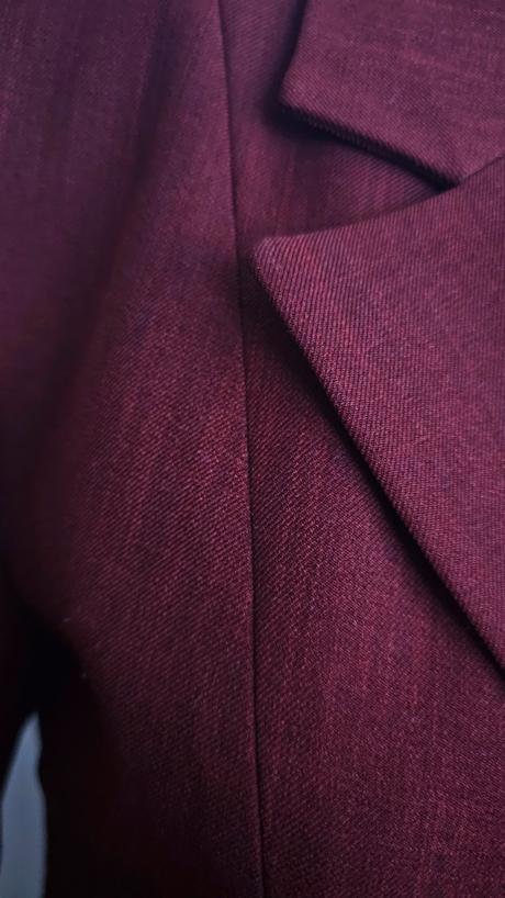 Elegantný kostým, 40