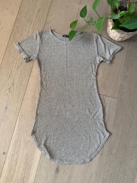 Ležérne saty boohoo, 36