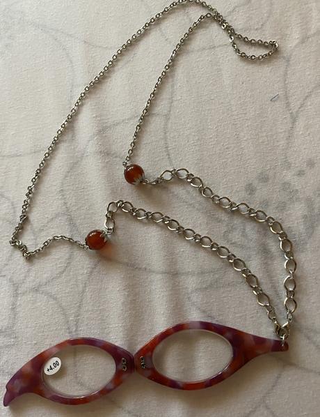 Okuliare s lupou na retiazke 4+, 