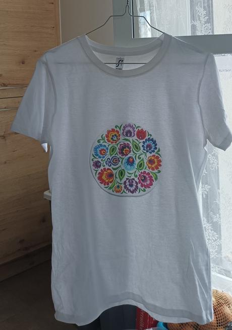 Tričko s kvetinovou folk potlačou, l