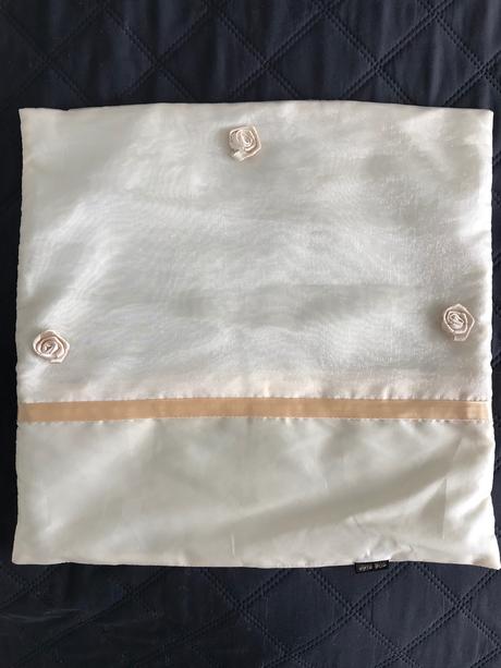 Obliečka na vankúš s ružičkami, 