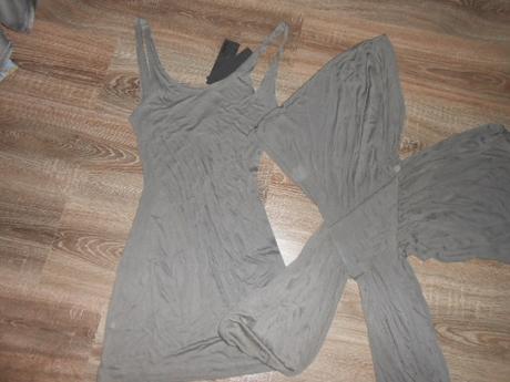 Gestuz peckové šaty velkost m nové, m