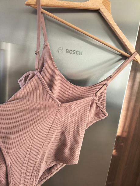 Vrúbkované elastické body m, m