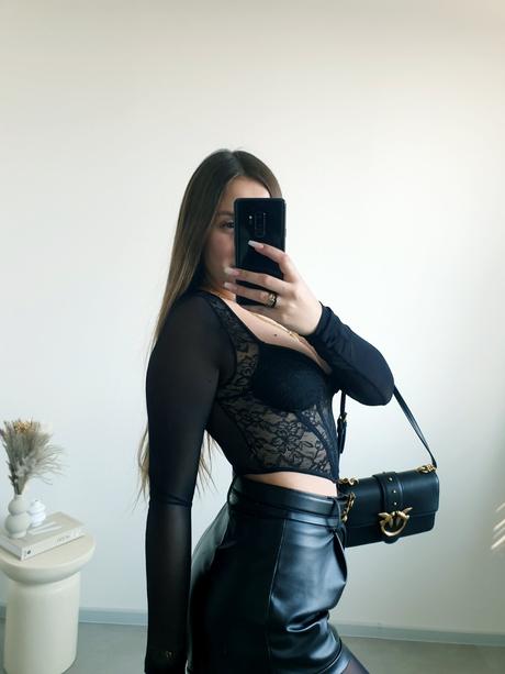 Extravagantný top s, s