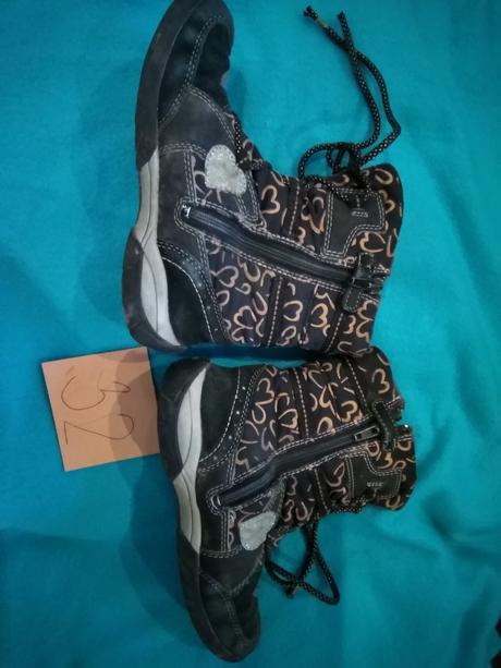 Prechodné čižmičky, 32