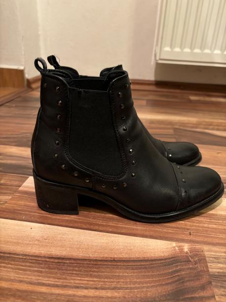 Kotnikove čižmy, 37