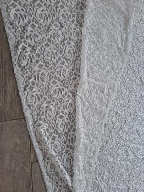 Krásna čipkovaná látka na svadobné šaty, 