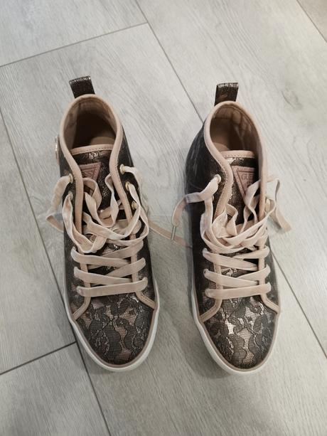 Guess botasky, guess,40