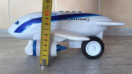 Lietadlo so zvukom a so svetlami,