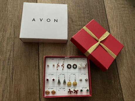 11 parov vianocnych nausnic zn. avon (b22), avon