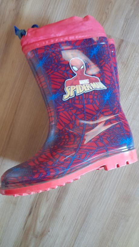Gumáky spiderman, 32