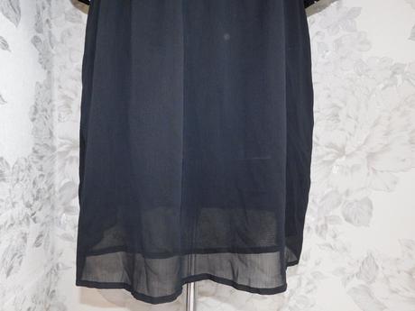 Velmi pekne šaty, 38