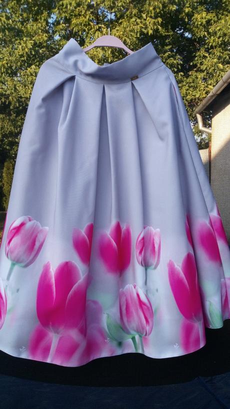 Siva sukna s tulipánmi top stav, 38