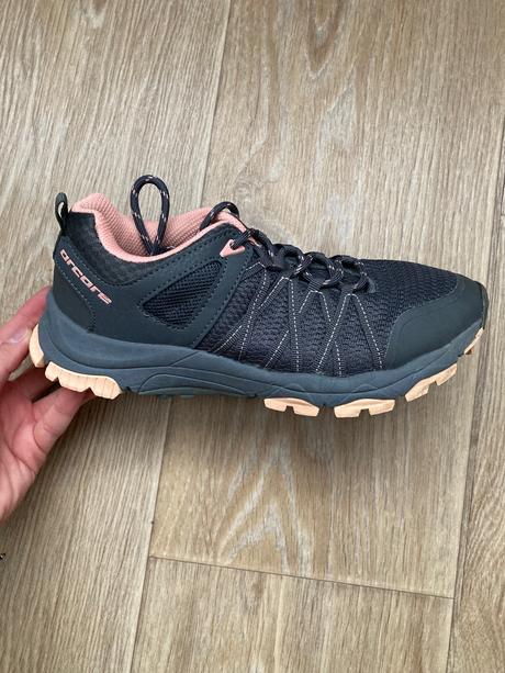 Turisticke topanky, 36