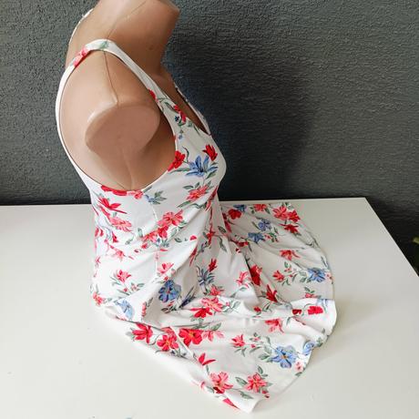 Kvietkovane saty, s
