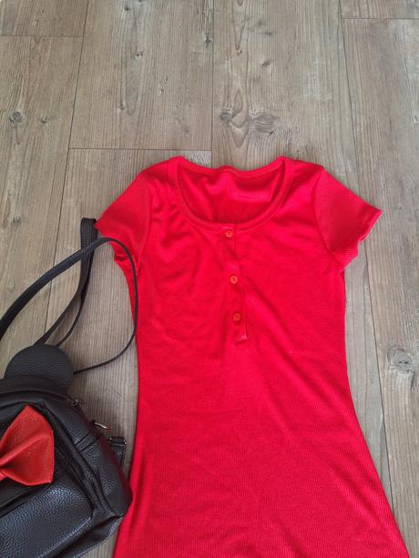 Trickove saty s gombikmi, s
