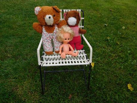 Staré detské kresielko + starší mackovia, 