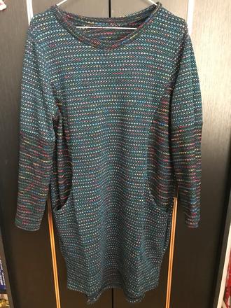 Farebné pletené šaty,