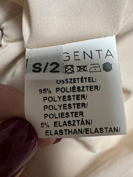 Krásna mäkučká béžová vesta s kapucňou zn. magenta, l / m