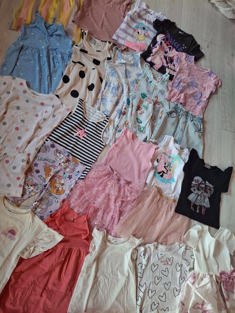 Predám balík oblečenia pre dievčatko veľm122/128, 122–134