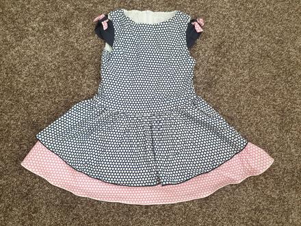 Bodkované šaty, 122