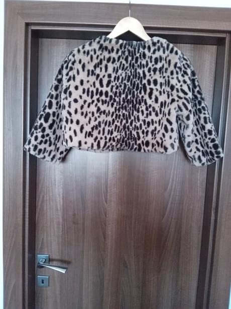 Kozusinova pelerina betsey johnson vel.s, s