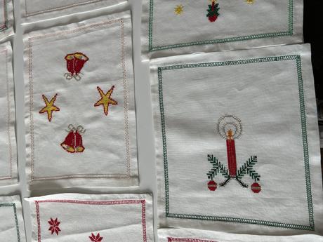 Vianočné ručne vyšívané obrúsky,
