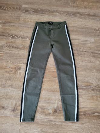 Pekne rifle velkost 34, bershka,34