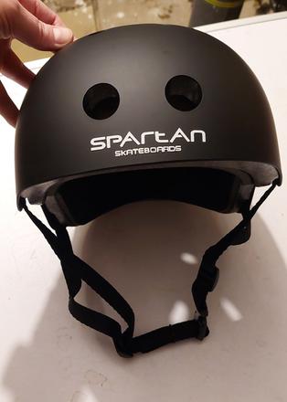 Skejt prilba l, 