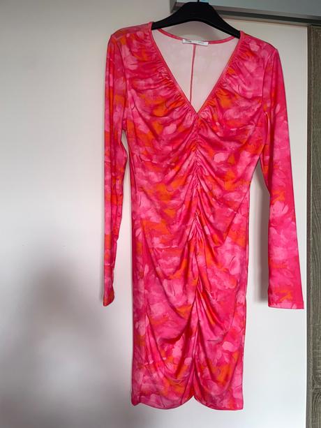 Obtiahnuté saty nové, sinsay,l