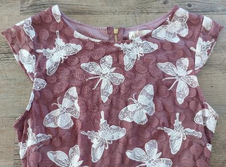 Hnedé šaty s motýlikmi, xs