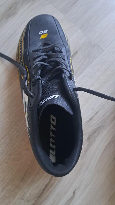 Halovky, umbro,35