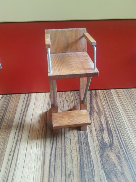 Drevena stolicka pre babiky, 